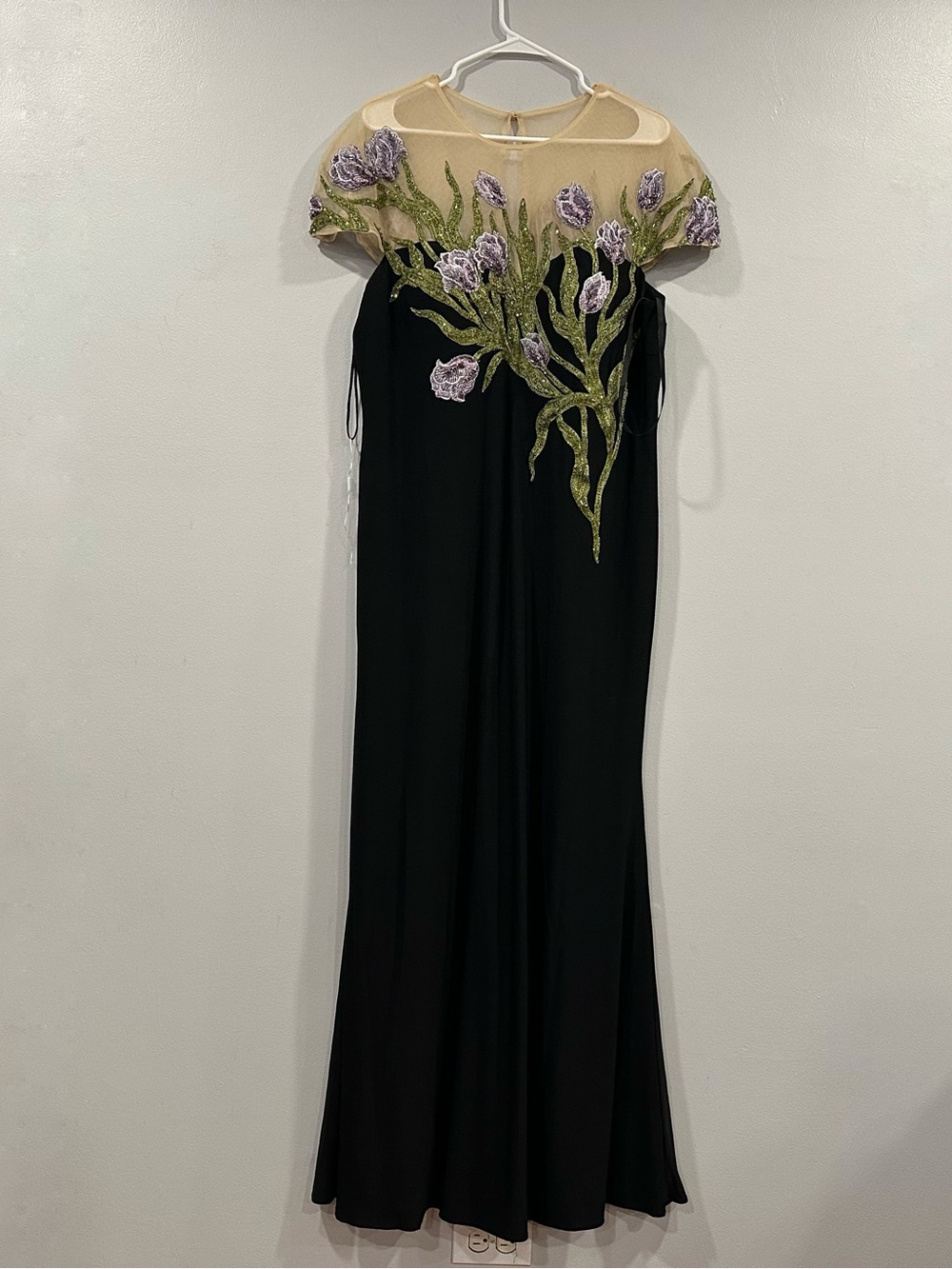Mac Duggal 11912 Black High Neck Floral Embroidered Jersey Gown Sz 16